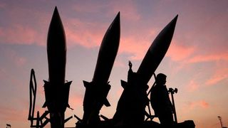 آیا جمهوری اسلامی بحران داخلی را به ماجراجویی خارجی بدل میکند؟