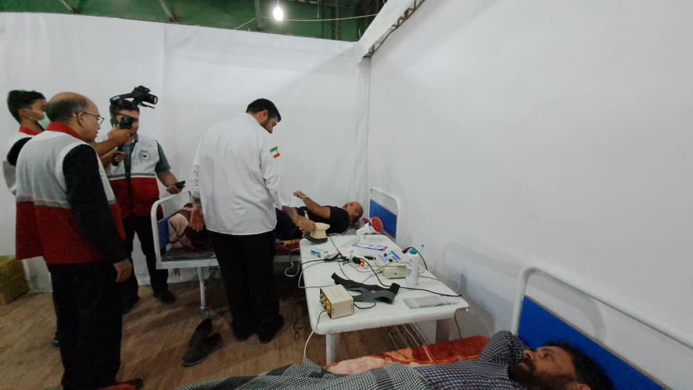 Pir-Hossein Kolivand, the head of the Iranian Red Crescent Society visiting some of the patients at the makeshift clinics in Iraq (September 2022)