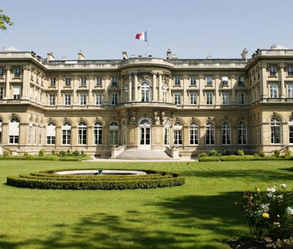 استدعت القائم بالأعمال.. باريس تحتج على استمرار غلق الجمعية الفرنسية للدراسات الإيرانية