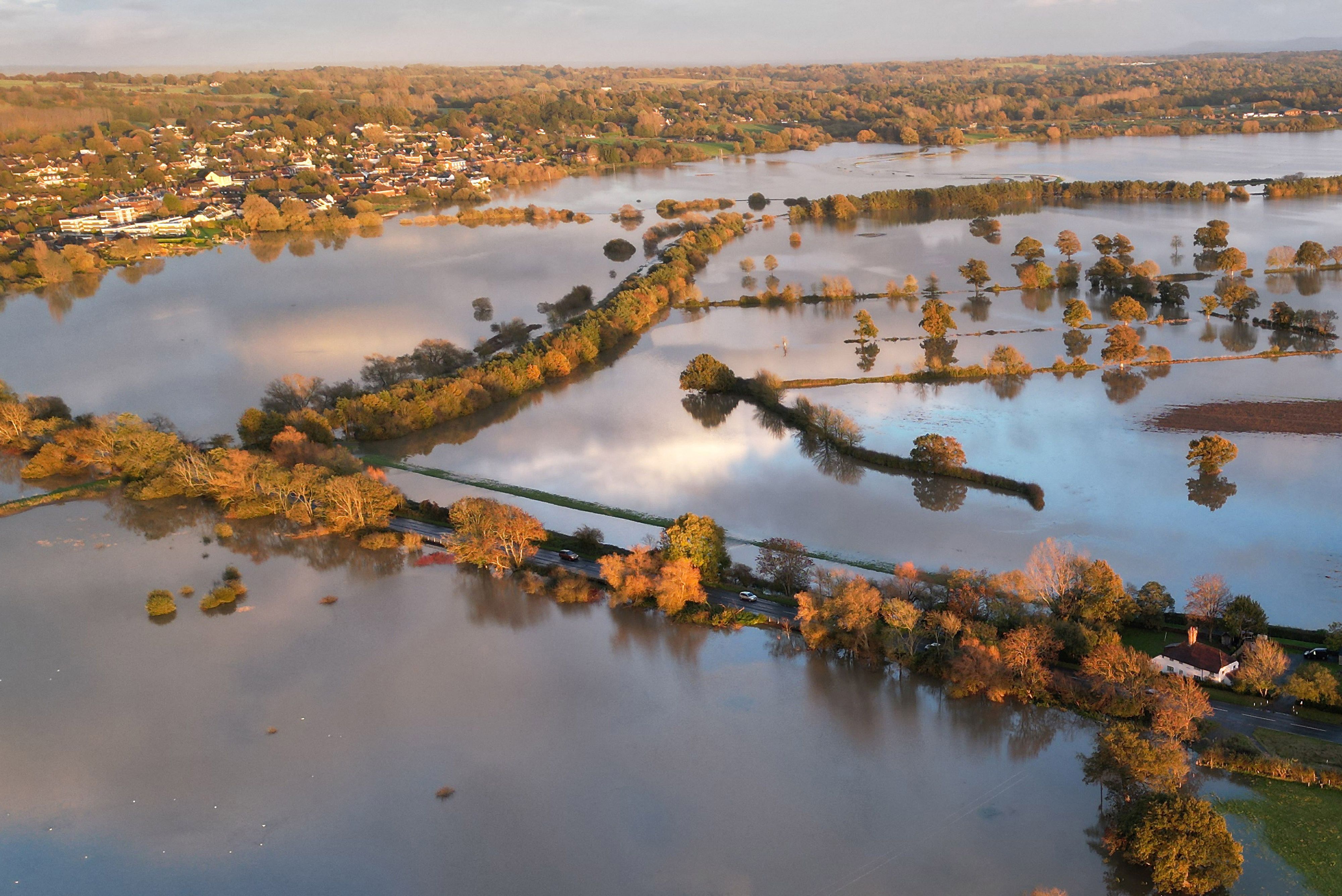 طوفان شدید در غرب اروپا؛ قطع شدن برق صدها خانه در فرانسه 