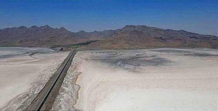 تصاویری جدید از دریاچه ارومیه؛ شوره‌زار گسترده شده و تمامی بخش‌های آبی آن تقریبا خشک است