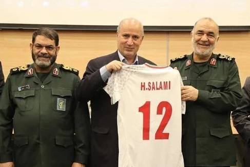 کانادا مهدی تاج، فرمانده پیشین سپاه، را پس از ورود به ونکوور، به ایران بازگرداند