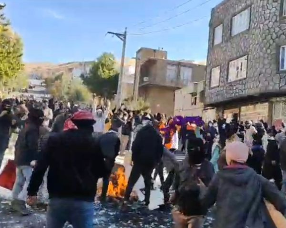 گزارش آماری ههنگاو از کردستان در سال ١٤٠١: ۸۰۰۰ نفر بازداشت و ۶۶ نفر اعدام شدند