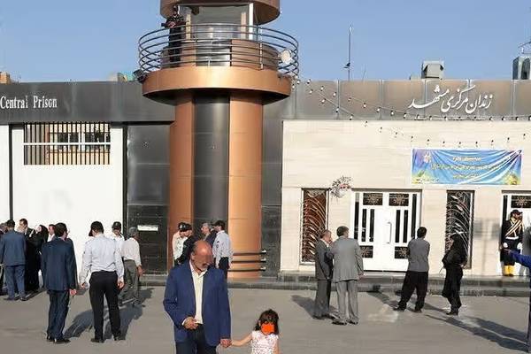 سه زن زندانی سیاسی با اتهامهای سنگین در زندان وکیلآباد مشهد بلاتکلیف ماندهاند