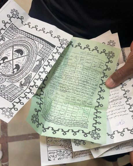 در ورزشگاه فولادشهر اتفاق افتاد؛ دستنوشتههای طلسم و جادو در رختکن پرسپولیس!