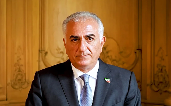 شاهزاده رضا پهلوی: همه شنبه و یکشنبه، ۲۰ و ۲۱ دی، از ساعت ۶ بعدازظهر به خیابانها بیایید