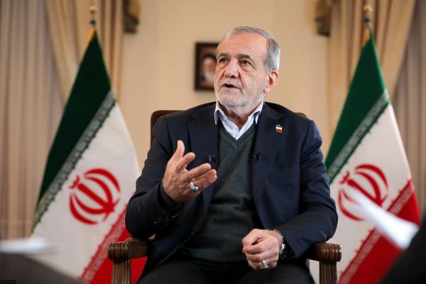 الرئيس الإيراني: نخوض "حربًا شاملة" مع الولايات المتحدة وأوروبا وإسرائيل