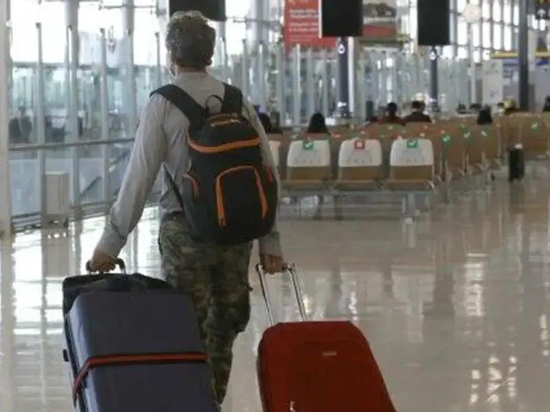 مصادر طلابية: هجرة عدد من أساتذة جامعة شريف ذوي الخبرة من إيران نتيجة الضغوط والقمع