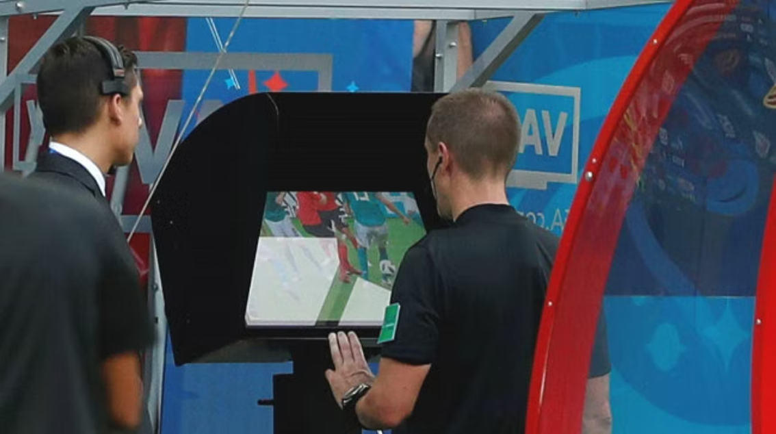 کمک‌داور ویدئویی در ایران؛ فدراسیون با همان شرکتی که قبلا توافق کرده بود، توافق کرد!