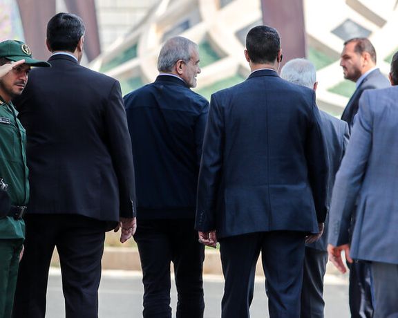 وزير إيراني سابق: نعيش "مرحلة اللا دولة" وسياسات الحكومة تقوم على رفع الأسعار