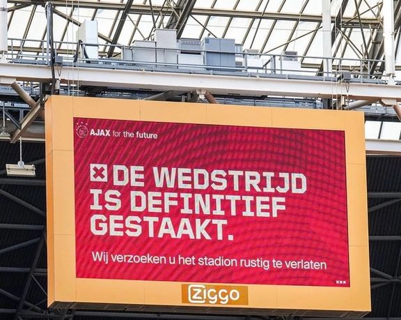 به دلیل پرتاب مواد آتشزا؛ مسابقه آژاکس-فاینورد نیمهتمام ماند