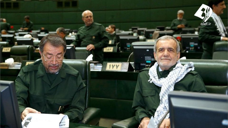 مسعود پزشکیان، نامزد جریان اصلاحات، در پاسخ به انتقاد یک دانشجو از پوشیدن لباس سپاه گفت: من باز هم لباس سپاه می‌پوشم؛ سپاه اگر نبود کارمان تمام شده بود.، 