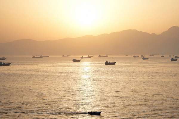 Why falling oil prices don't mean Hormuz crisis is over