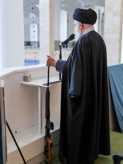 وزیر خارجه پیشین ایران: خروج از انپیتی فقط در حیطه اختیارات خامنهای است