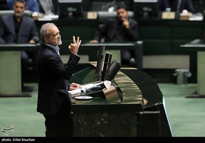 لم يخصص منصبًا واحدًا لأهل السُّنة.. انتقاد تشكيلة حكومة "بزشكيان" في البرلمان الإيراني