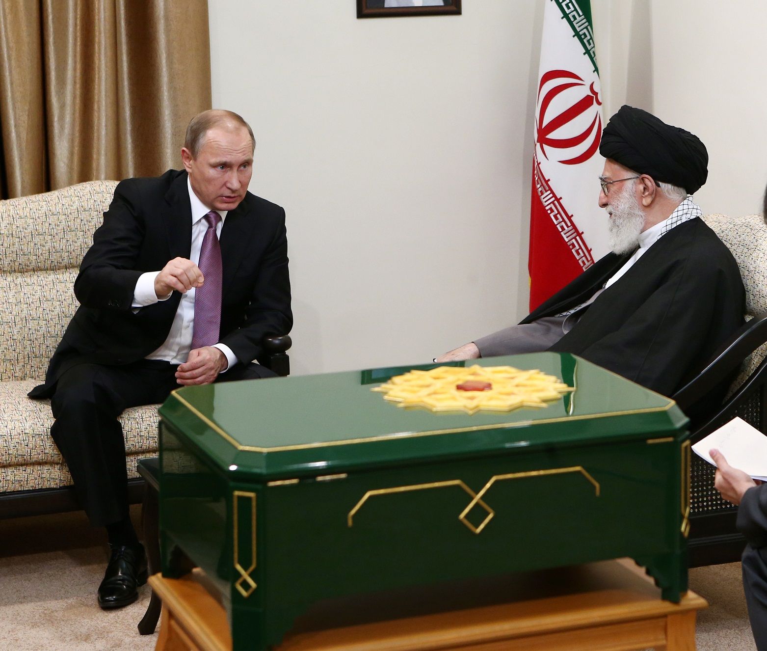 للمرة الخامسة بوتين سيلتقي بخامنئي اليوم في طهران