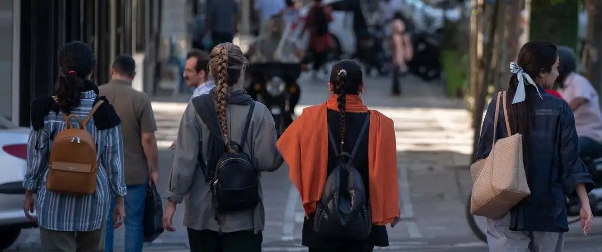 مد و فشن به مثابه ابزار مبارزه و ابراز هویت زنان در ایران