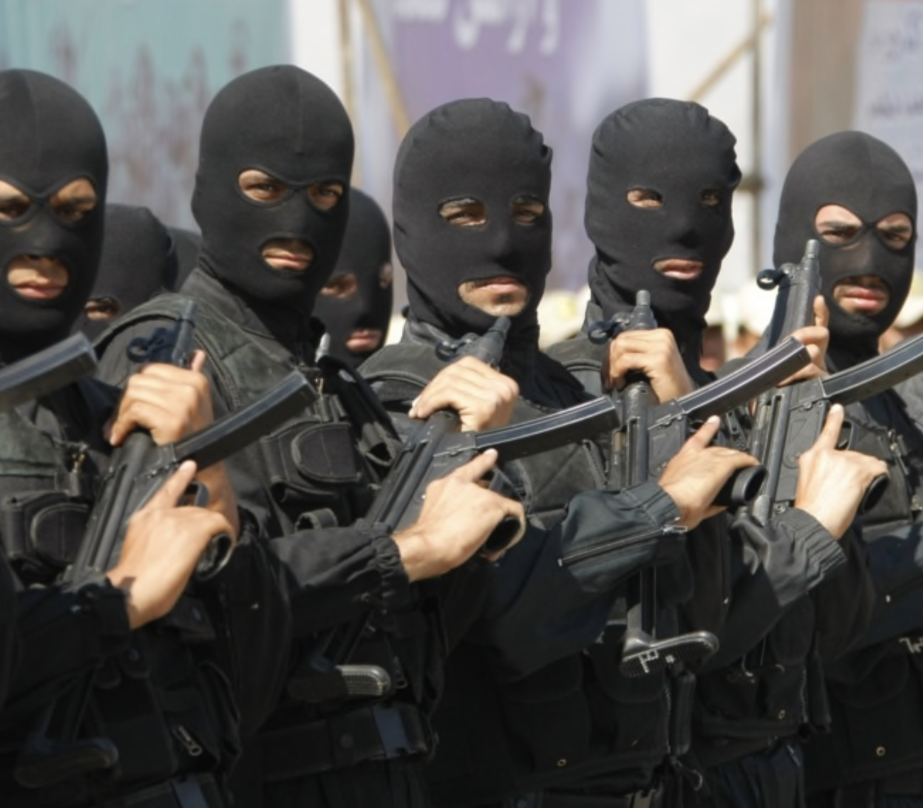 ممثل خامنئي في الحرس الثوري يطالب بتدريب قوات "تستطيع الضغط على الزناد دون خوف"