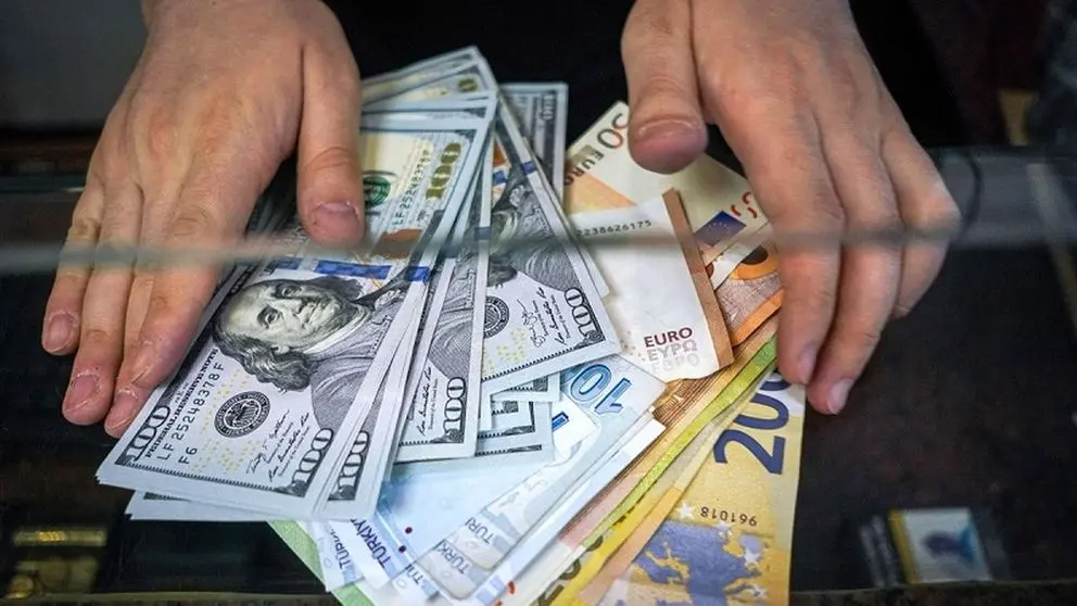 Iran’s rial plummets to record lows amid more setbacks 