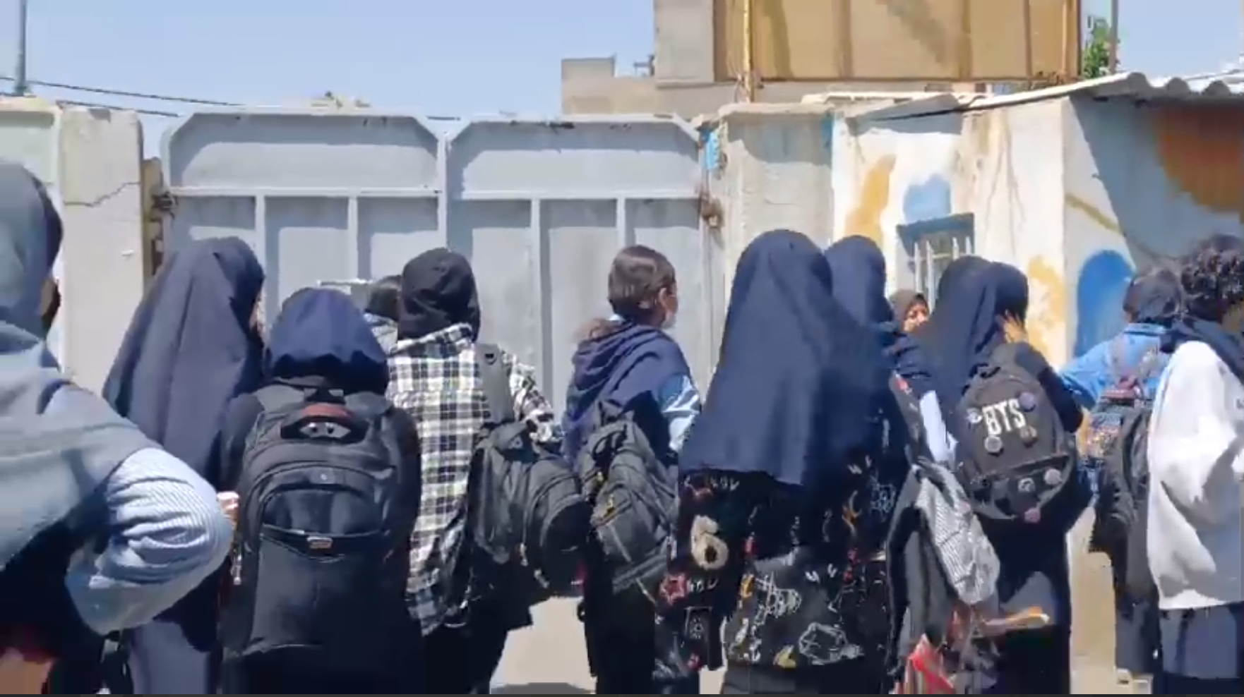 المجلس التنسيقي لنقابات المعلمين الإيرانيين يطالب بتشكيل "لجان شعبية" لحماية التلميذات