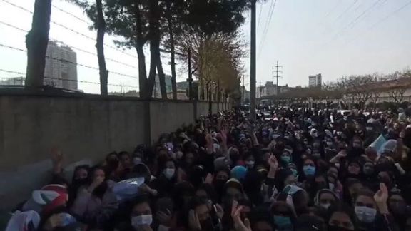 رغم الاتفاق مع "الفيفا".. إيران تبيع التذاكر للنساء ولا تسمح لهن بدخول الملعب