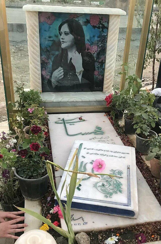 تشدید فضای امنیتی و حصر خانگی خانواده امینی در سالگرد قتل حکومتی مهسا