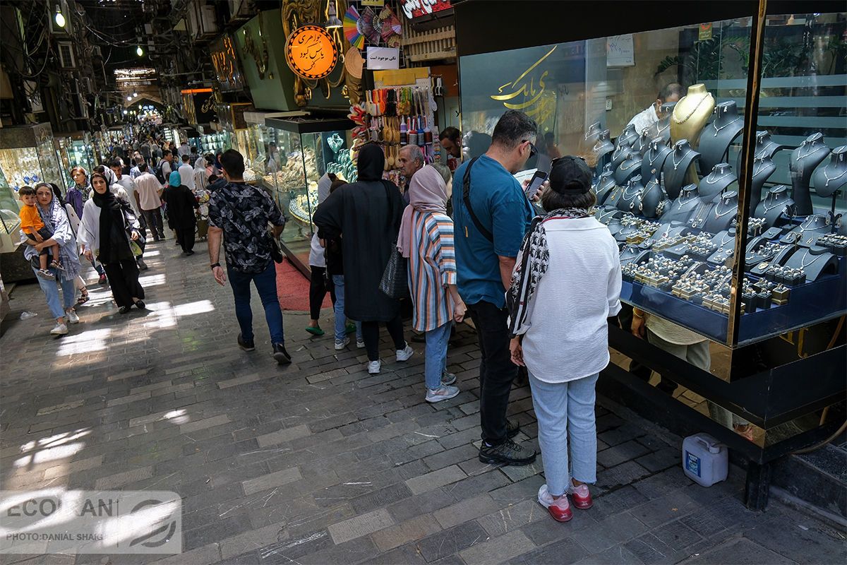 Iranians turn to gold and foreign currencies to preserve assets