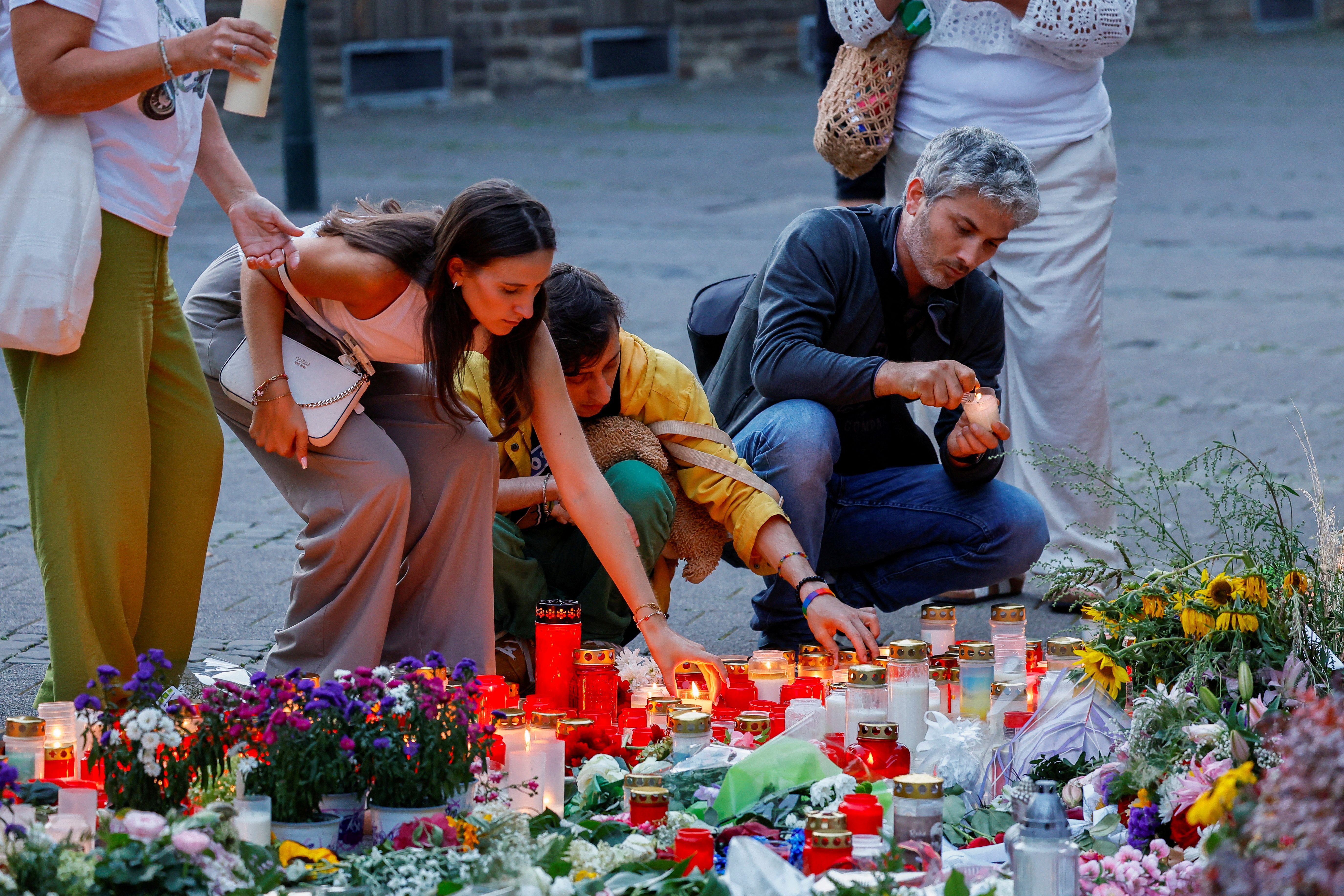 ادای احترام به قربانیان حمله مرگبار زولینگن، پنجم مرداد