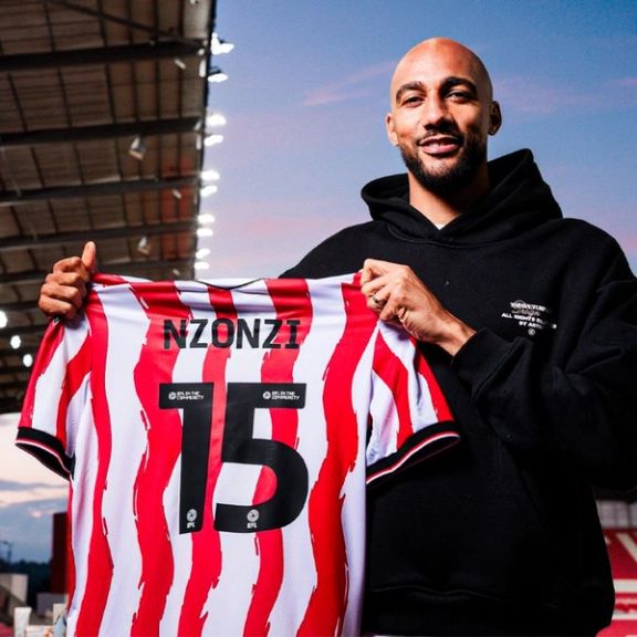 استیون انزونزی پس از فسخ قرارداد با سپاهان به استوکسیتی پیوست