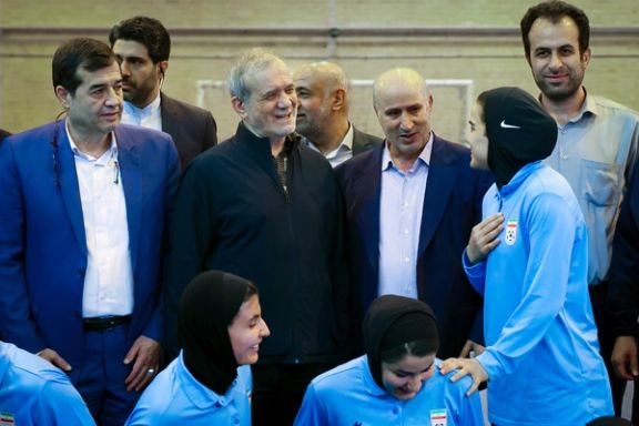 دیدار مسعود پزشکیان با اعضای تیم ملی فوتسال زنان پیش از جام قهرمانی آسیا