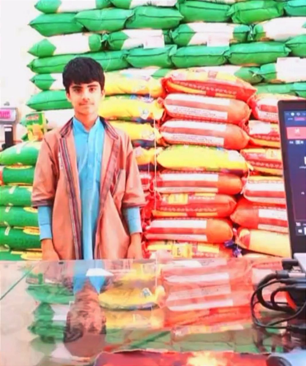 گزارش‌ها از مرگ نوجوان ۱۶ساله پس از زیر گرفتن موتورش توسط خودروی نظامی در فنوج