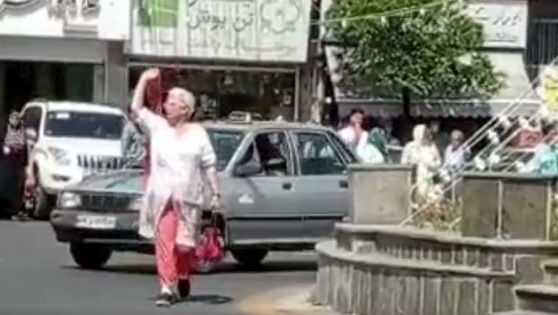 النظام الإيراني يروج لـ"الحجاب الإجباري".. ومعارضون يستعدون لأعمال احتجاجية غدا