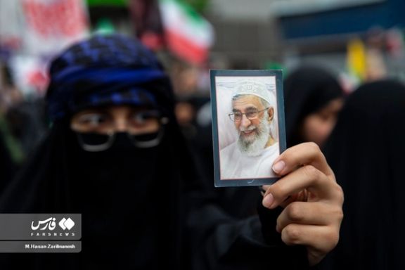 An Iranian woman during a regime-sponsored pro-Hamas rally in Tehran (November 2023)