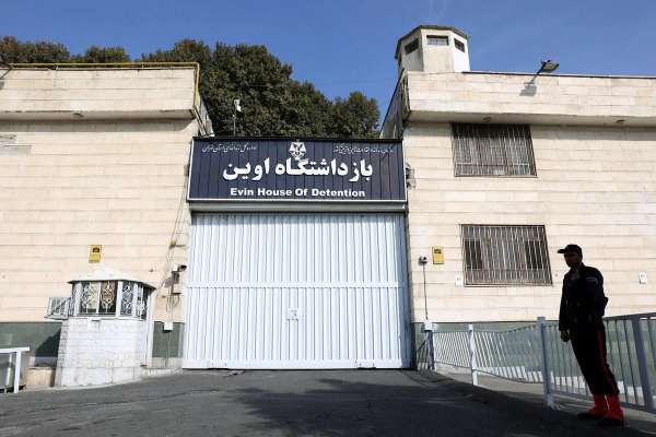 إعادة معتقل سياسي إيراني إلى السجن رغم إصابته بالشلل إثر نوبة قلبية