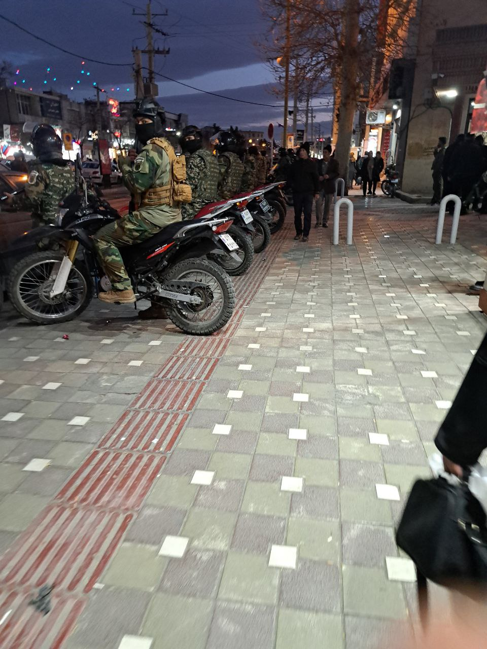 تقارير حقوقية: "قمع دموي" للاحتجاجات في إيران و28 قتيلاً برصاص قوات الأمن في 4 أيام فقط