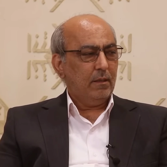 سياسي إيراني: من يدعون إلى بقاء هذا النظام أصبحوا أقلية