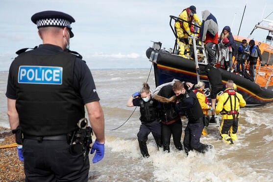 دولت بریتانیا با ادامه پروازهای دیپورت، بر برنامه بازگرداندن مهاجران غیرقانونی تاکید کرد