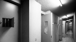 با چشمبند سیاه در اتاقی روشن، روایتی از دوران بازجویی بهدلیل روزنامهنگاری حوزه حقوقبشر