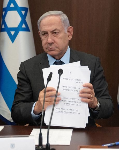 اسرائیل هیوم: نتانیاهو پس از تماس با ترامپ با مقامهای اسرائیل جلسه امنیتی برگزار میکند