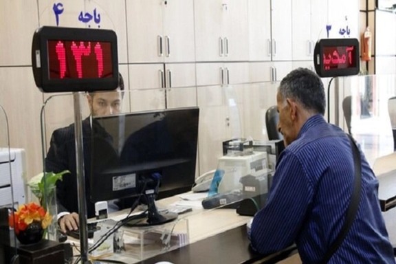 A client with a bank employee in Tehran.