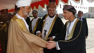 عُمان تعود إلى الواجهة.. وسيط موثوق للمحادثات الأميركية-الإيرانية مجددًا