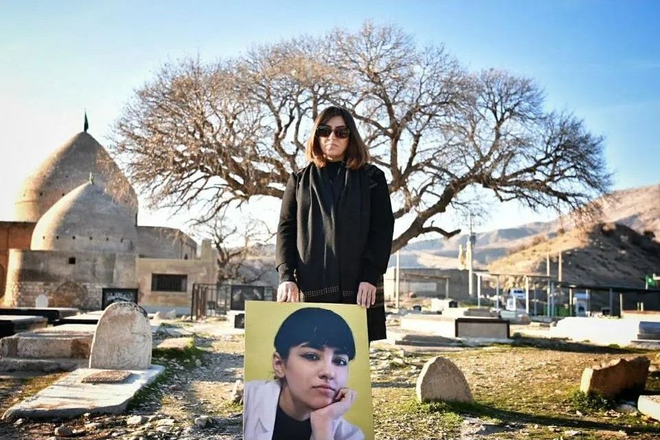  اولین جلسه رسیدگی به اتهامات نسرین شاکرمی، مادر نیکا شاکرمی برگزار شد