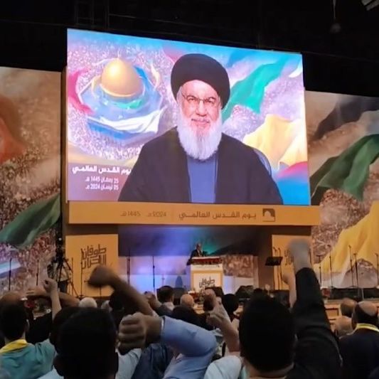 پخش ویدیو سخنرانی حسن نصرالله در مراسم حزبالله لبنان برای کشتهشدگان حمله اسرائیل به کنسولگری جمهوری اسلامی در دمشق