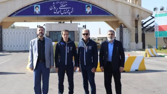 IAEA Director General Rafael Grossi pictured with Behrouz Kamalvandi, spokesperson for the Atomic Energy Organization, and Kazem Gharibabadi, Deputy Foreign Minister, at the Natanz nuclear site in Iran, Nov 15, 2024.