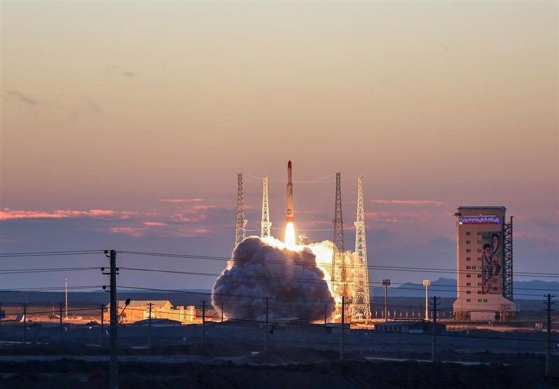 وزارت دفاع از «پرتاب موفق» ماهواره فخر-۱ با ماهواره‌بر سیمرغ خبر داد