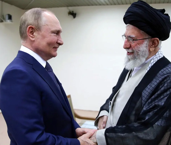 خامنئي يسلّم مناجم الذهب بالبلاد للثوري الإيراني والصين وروسيا.. والمواطنون يجنون التلوث