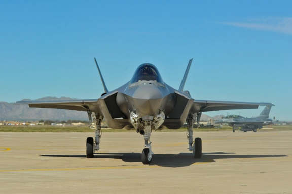 وول ستريت جورنال: بدء محادثات تمهيدية لشنّ هجوم على النظام الإيراني