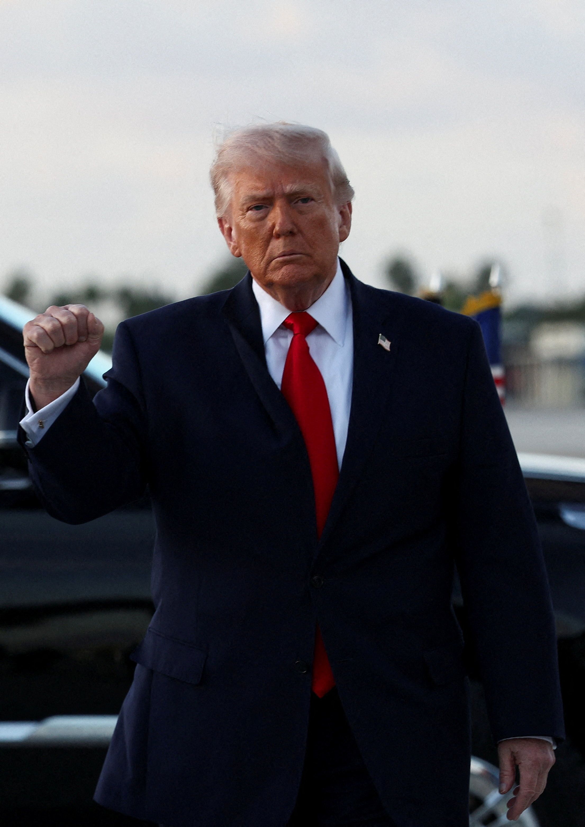 ترامپ در اولین روز محاصره دریایی جنوب ایران: شناورهای سپاه نزدیک شوند نابود خواهند شد