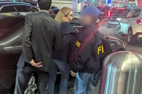 یک زن ایرانی به اتهام فروش سلاح برای جمهوری اسلامی در کالیفرنیا دستگیر شد