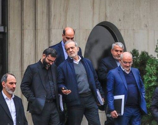 فرانس۲۴: حکومت ایران میان فشار هسته‌ای آمریکا و موج تازه اعتراضات